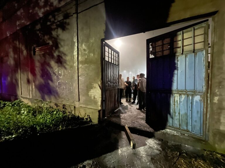 Bomberos sofocaron un principio de incendio en un astillero de San Lorenzo