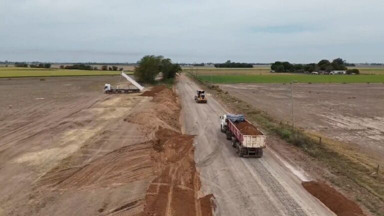 Obras que mejoran los accesos a los puertos: el Gobierno Provincial reconstruye el Camino de la Cremería en Ricardone