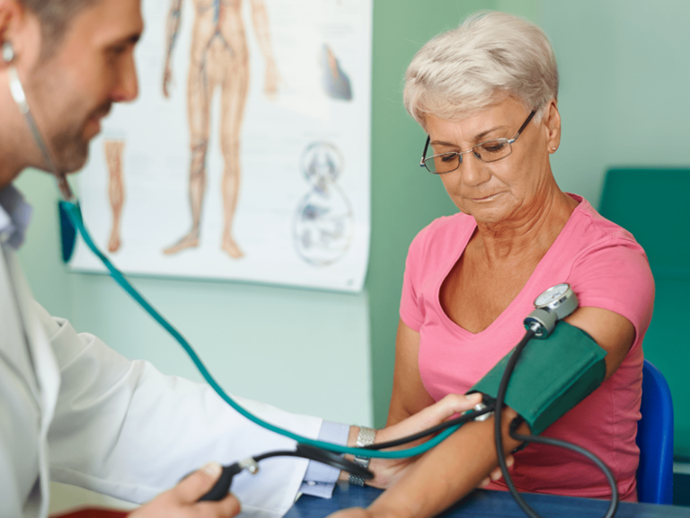 Comenzó una campaña gratuita de control cardiovascular para adultos mayores