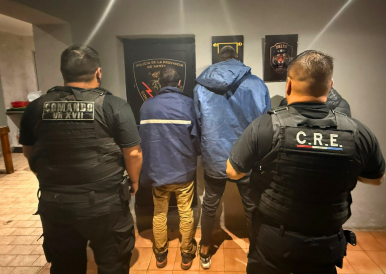 San Lorenzo: tres hombres fueron aprehendidos tras abandonar un bulto con elementos presuntamente sustraídos