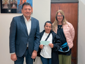 Entrega de fondos del FAE al jardín Merceditas de San Martín en San Lorenzo para obras de cañerías y nueva mesada de cocina