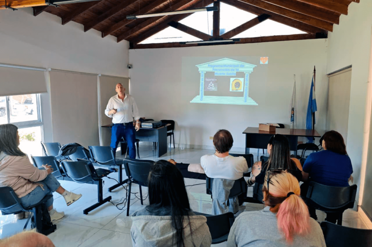 Empleados municipales se capacitaron en RCP y uso de los desfibriladores externos automáticos