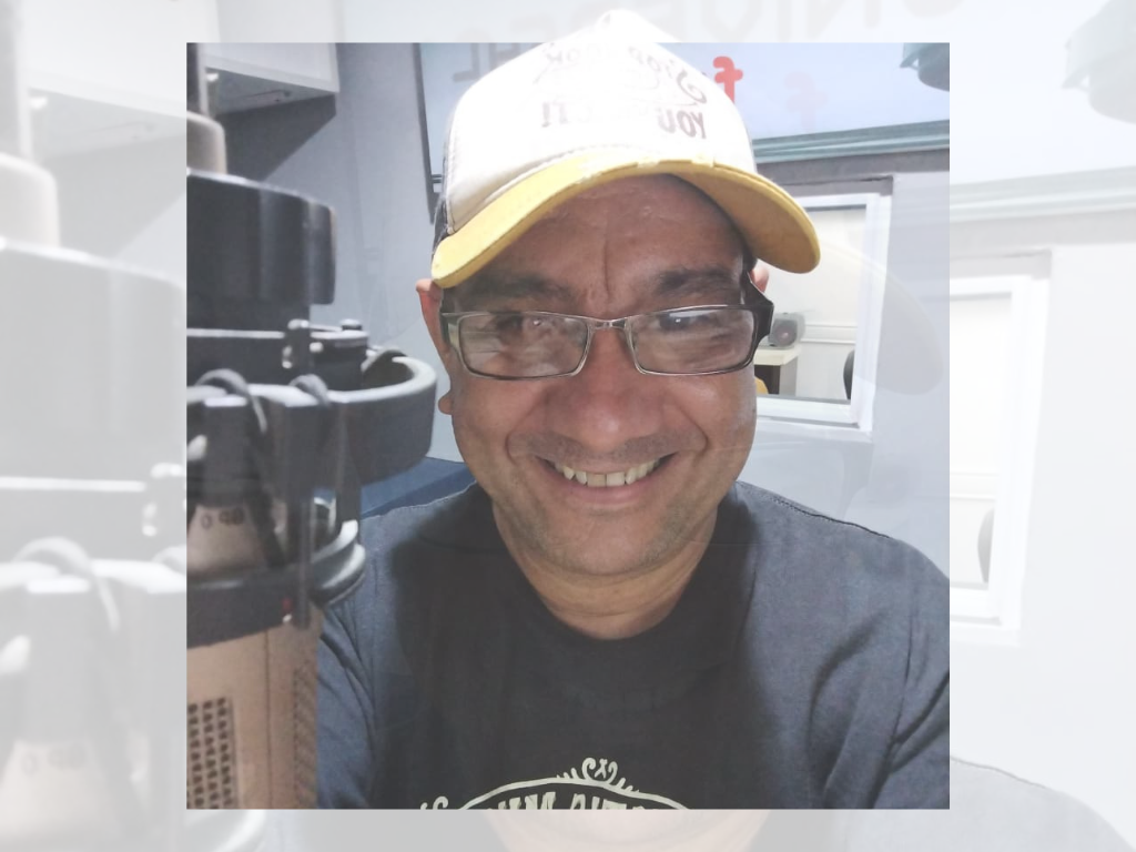 “Daniel Barzola, locutor, promoviendo rifa solidaria para costear su operación de cadera por artrosis severa”