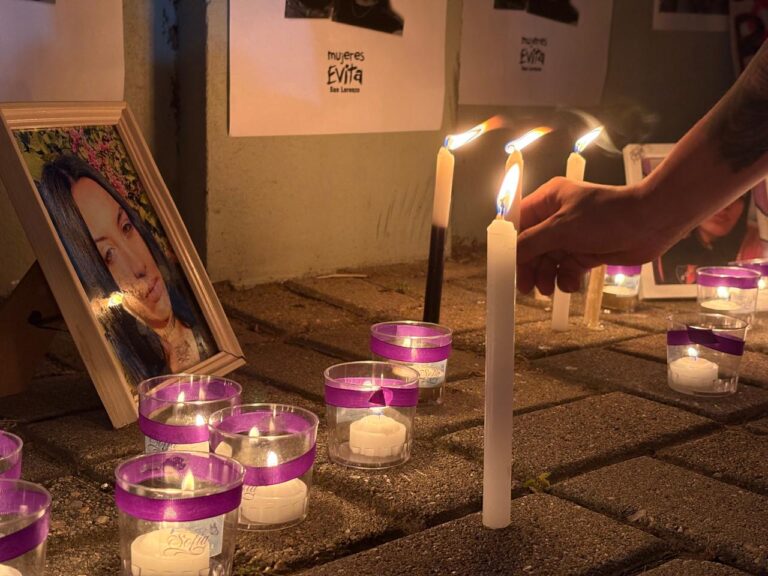 Emotivo homenaje en el Paseo del Pino a un año del femicidio de Sofía Delgado