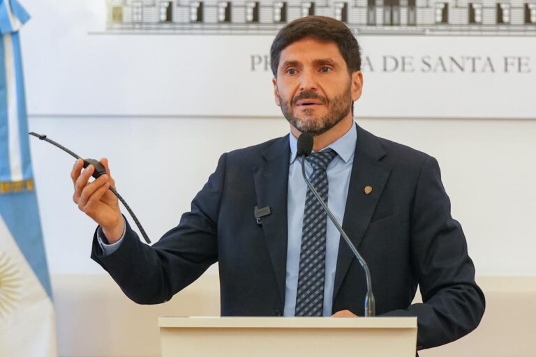 Pullaro presentó las tobilleras duales para prevenir hechos de violencia de género: “Al agresor lo vamos a controlar permanentemente”