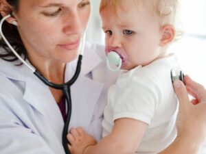 Bebé con tos convulsa en Rosario, Santa Fe, según informe epidemiológico del Ministerio de Salud