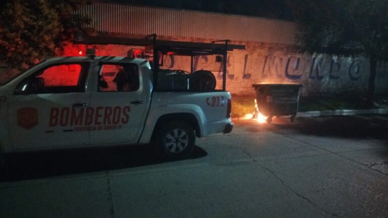 Bomberos Zapadores intervinieron en tres incendios de contenedores durante la madrugada