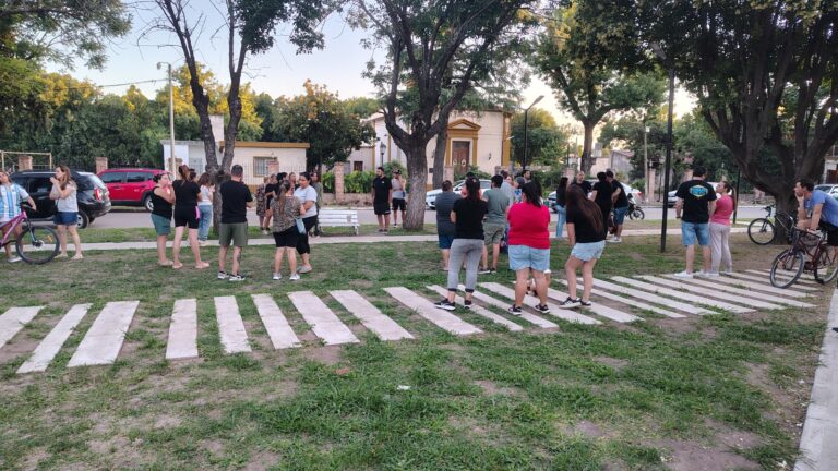 Familias de Ricardone en emergencia educativa: Más de 20 alumnos sin banco