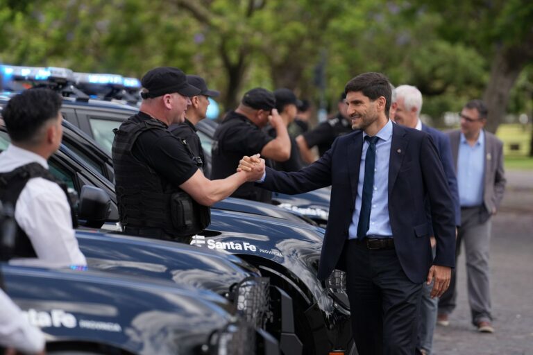 Pullaro entregó más camionetas 0 km a la Policía: “El método que llevamos adelante en Santa Fe trajo una drástica caída de la violencia y el delito”