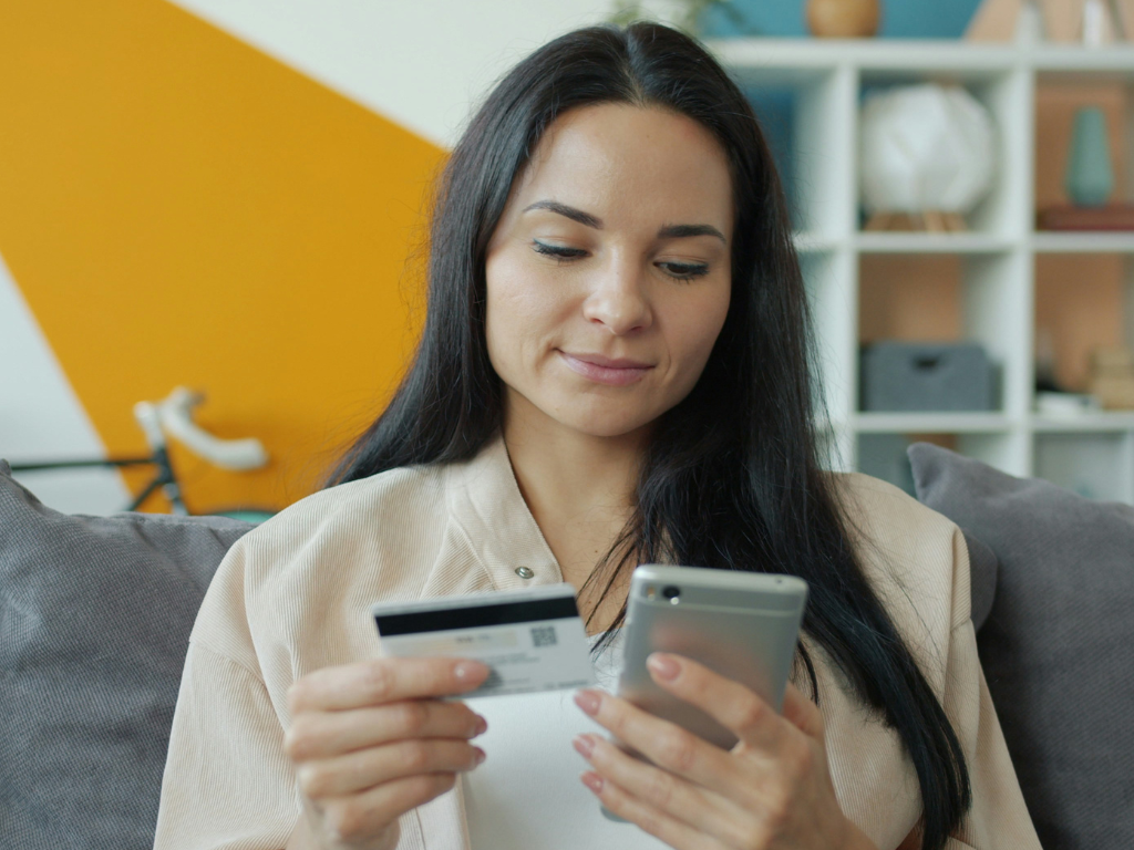 Compras online en Shein y Temu con tarjeta de crédito desde el celular