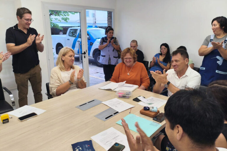 La Municipalidad entregó 157 millones de pesos a escuelas de la ciudad