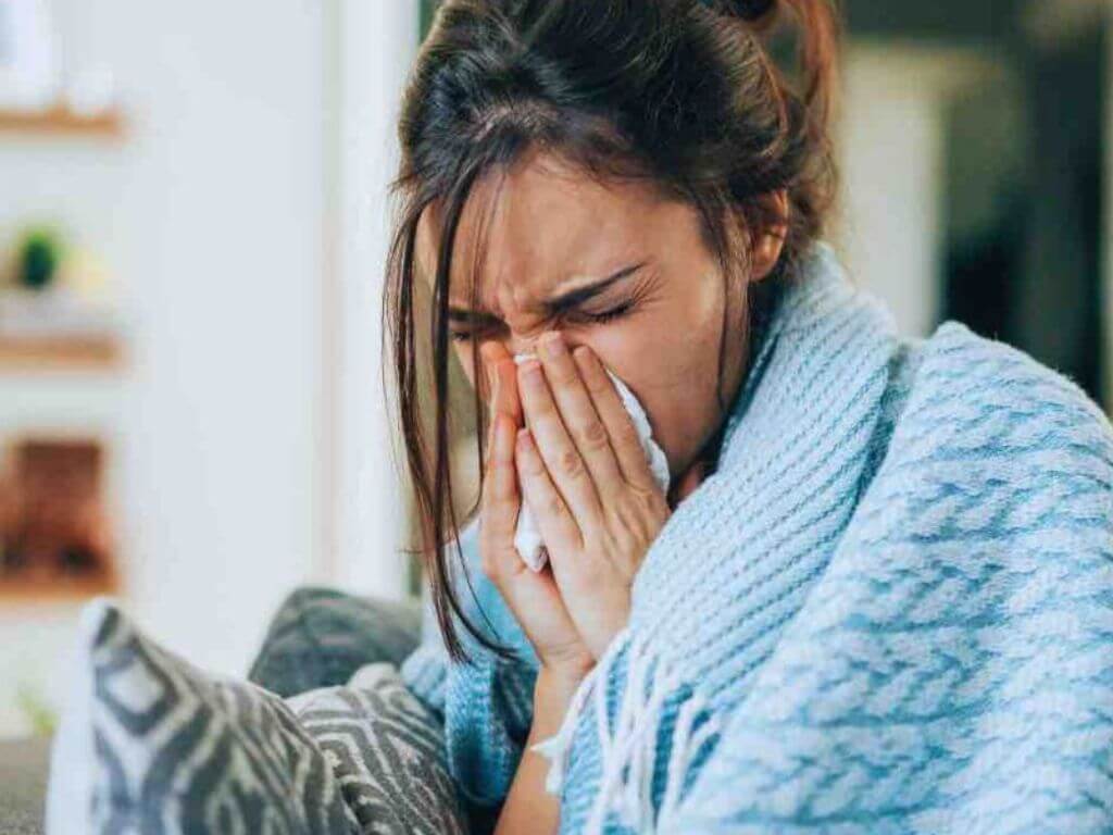 Paciente con síntomas respiratorios durante aumento de casos de gripe H3N2.