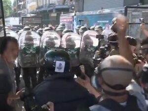 Protestas afuera del Congreso durante el debate del Presupuesto 2026