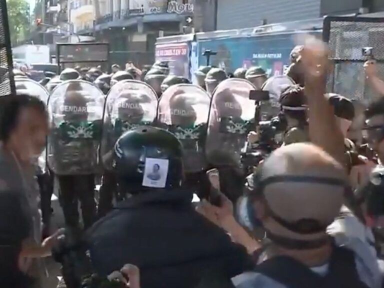 Protestas afuera del Congreso por el Presupuesto 2026