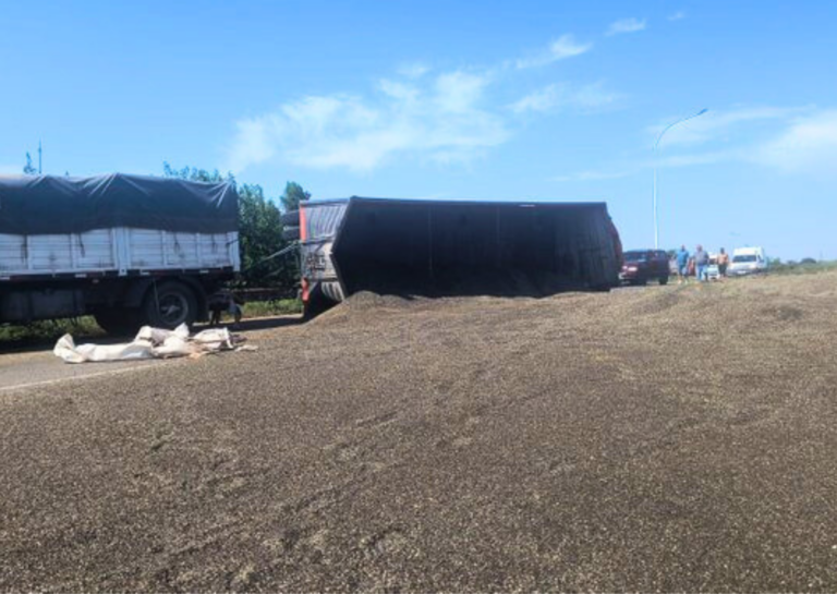 Corte total en el Acceso Norte a San Lorenzo por el vuelco de un camión cerealero