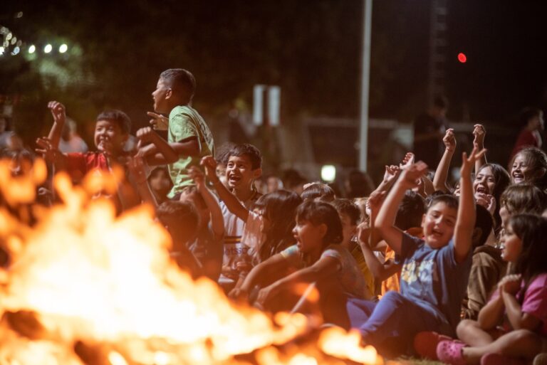 Timbúes celebró el Gran Campamento 2026 de la Escuela de Verano en el Polideportivo Comunal