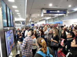 Caos en Aeroparque por vuelos demorados y cancelados