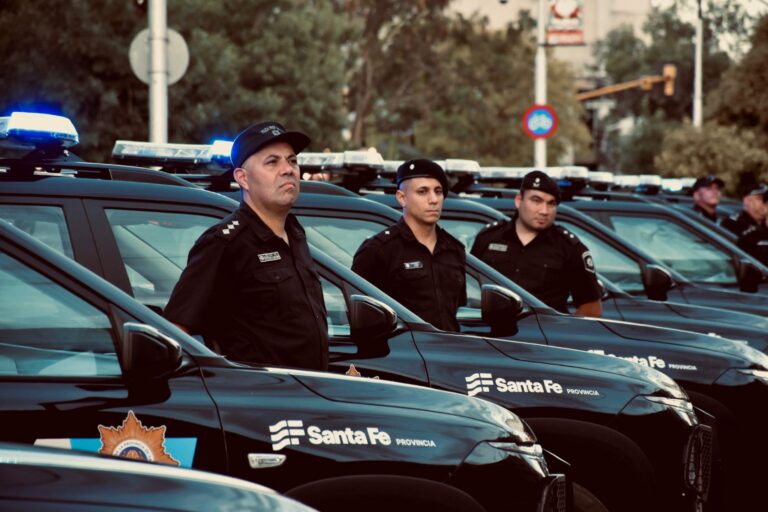 Puerto San Martín recibió dos nuevos móviles policiales para el patrullaje de la ciudad