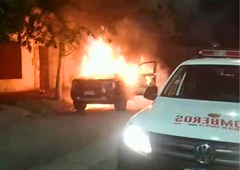 Incendio destruyó una camioneta en San Lorenzo durante la madrugada