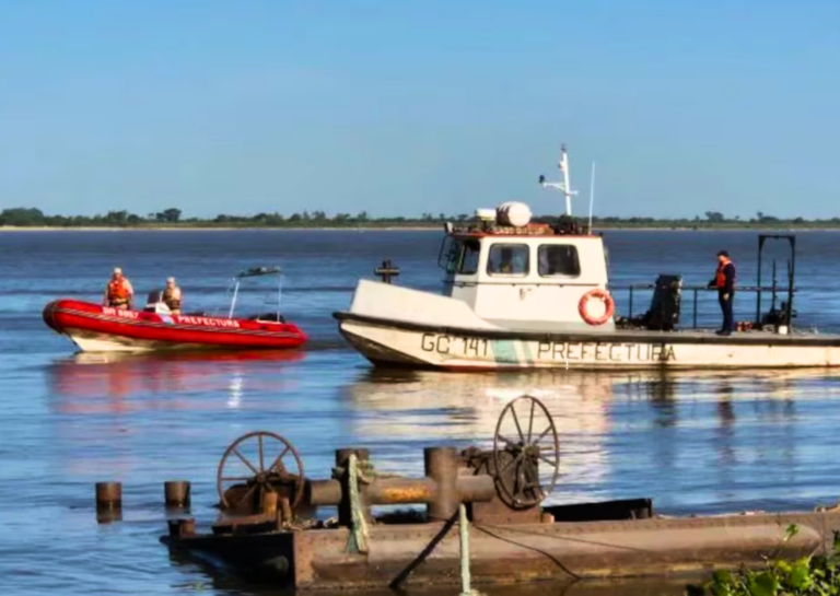 Continúa el operativo de búsqueda del menor desaparecido en el río Paraná en Puerto San Martín