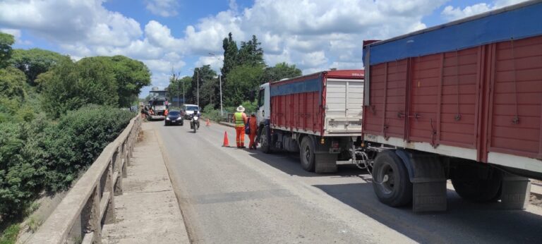 Avanzan las obras de reparación sobre la Ruta Nacional 11 en Timbúes