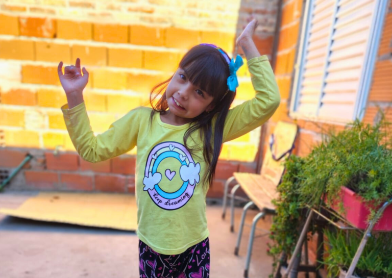 Piden ayuda para que Xiomara pueda viajar a México y acceder a un tratamiento alternativo contra la epilepsia