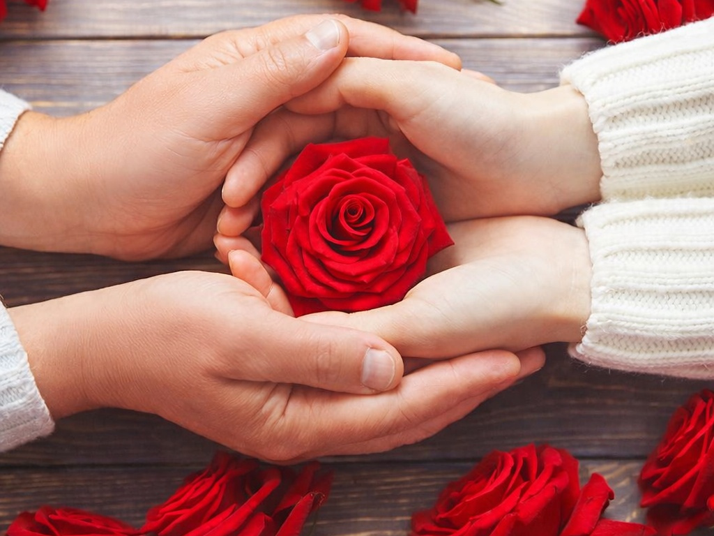 Pareja celebrando el Día de San Valentín en una cena romántica.