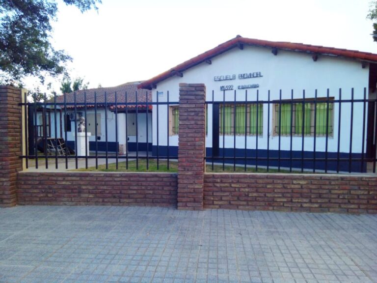 Vandalizaron la escuela n°6392 y robaron cables y canillas