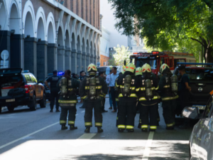 Operativo de seguridad en la Escuela Superior de Gendarmería tras la explosión de un paquete bomba en Paseo Colón