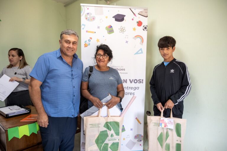 “Al Cole con Vos”: Timbúes comenzó la entrega de más de 1.000 kits escolares y ultima detalles en la confección de guardapolvos