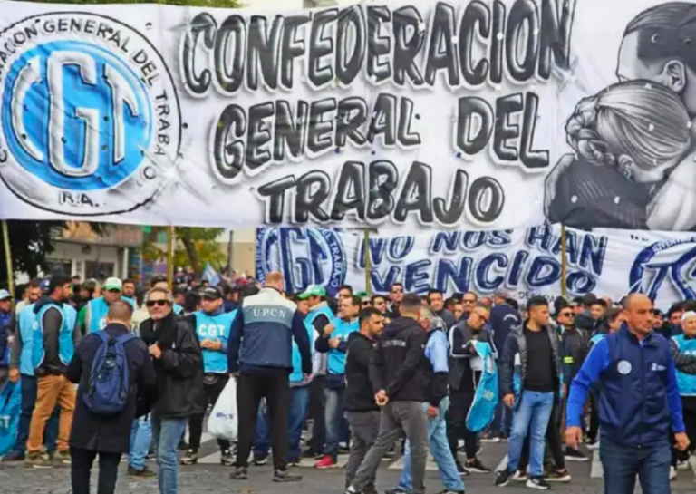 Paro general sin transporte: gremios confirman adhesión total y el Gobierno advierte que descontará el día