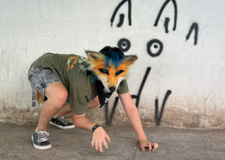 Jóvenes que se identifican como animales: qué hay detrás del fenómeno “therian” que estalló en redes