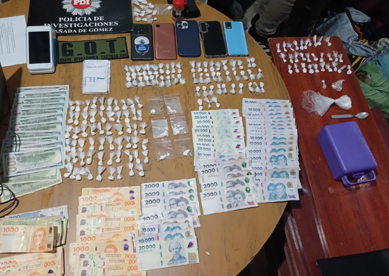 Golpe al microtráfico en Carcarañá: allanamiento con tres detenidos, cocaína y dinero secuestrado