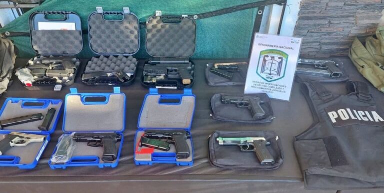 Puerto Gaboto: dictan prisión preventiva para la pareja que guardaba un arsenal en su casa