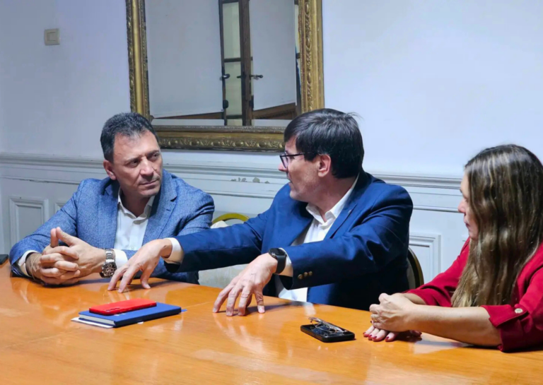 Raimundo solicitó a la provincia que amplíe el número de bancos de escuelas secundarias en San Lorenzo