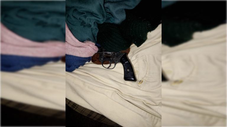 Hallan un arma de fuego en un allanamiento tras una balacera en Capitán Bermúdez