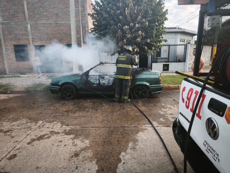 Continúan los incendios de automóviles en la ciudad