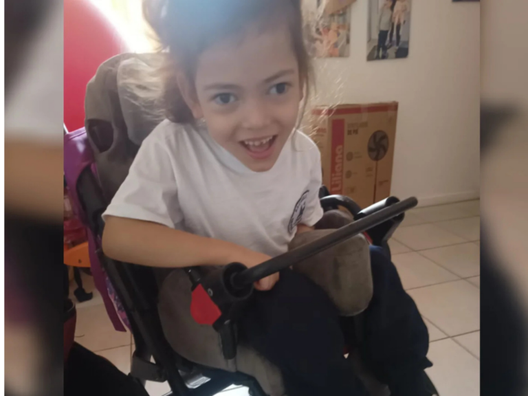 Todos por Julia: la campaña solidaria para que pueda viajar a México