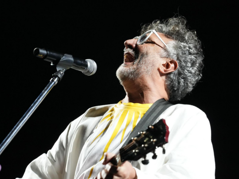 Fito Páez en Rosario : histórico show ante 300 mil personas