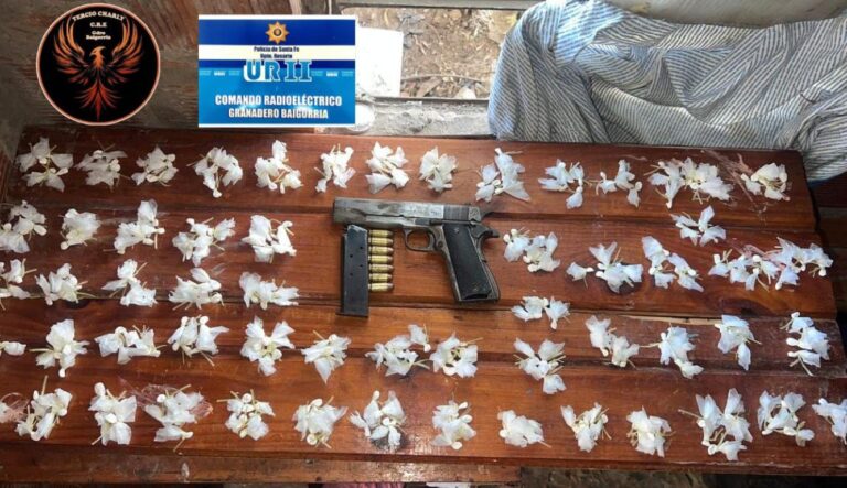 Tres jóvenes fueron detenidos en Granadero Baigorria con un arma y 289 dosis de cocaína