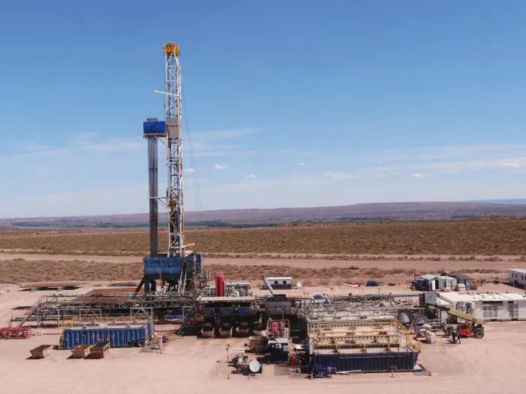 Vaca Muerta: Maximiliano Pullaro firma un convenio con Neuquén