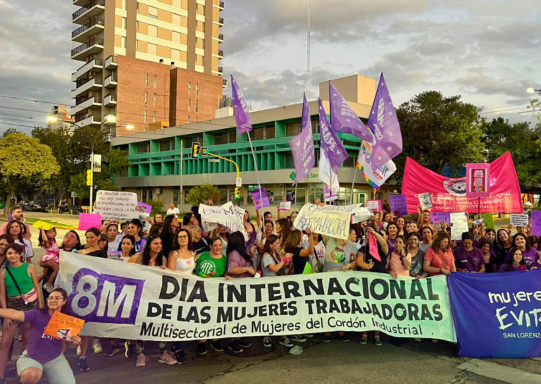 Con marcha y acto central, la Multisectorial del Cordón Industrial se movilizó por el 8M en San Lorenzo