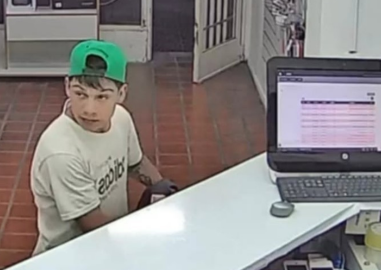 A cara descubierta: robaron un local de tecnología en pleno centro de San Lorenzo