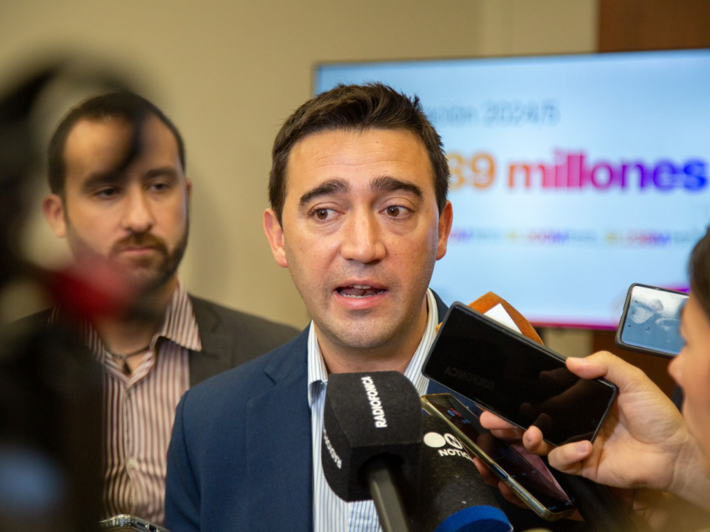 Matias Figueroa Escauriza anuncia la subasta de bienes incautados en Rosario.