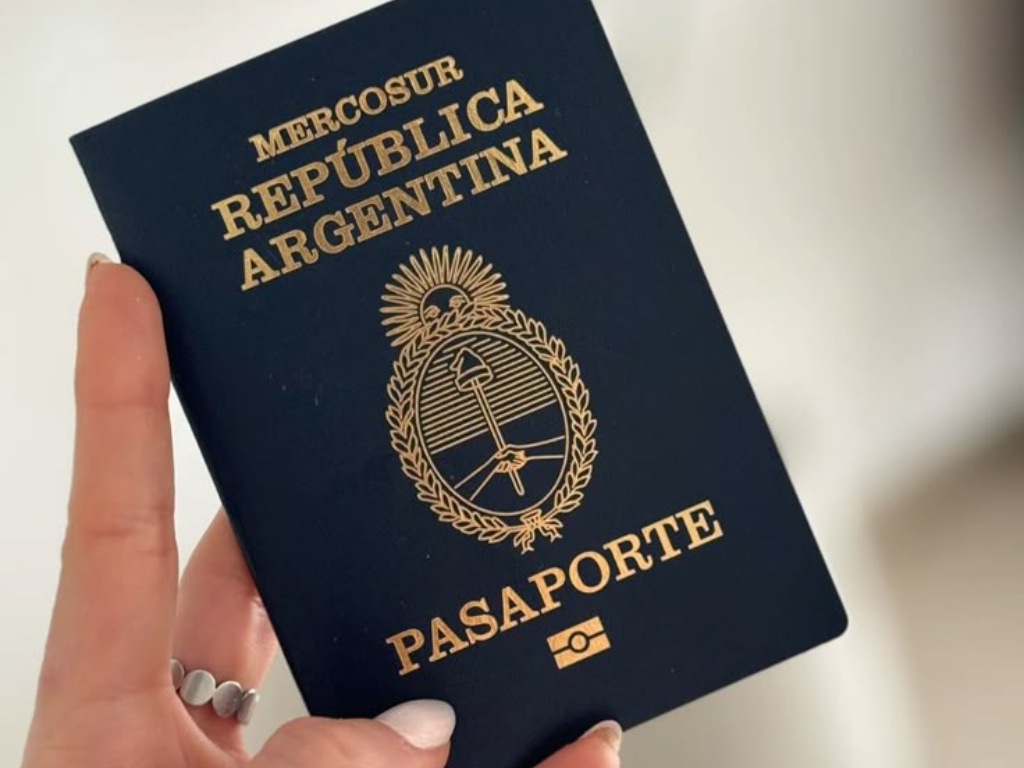 Nuevos precios vigentes para el trámite del DNI y pasaporte en Argentina.