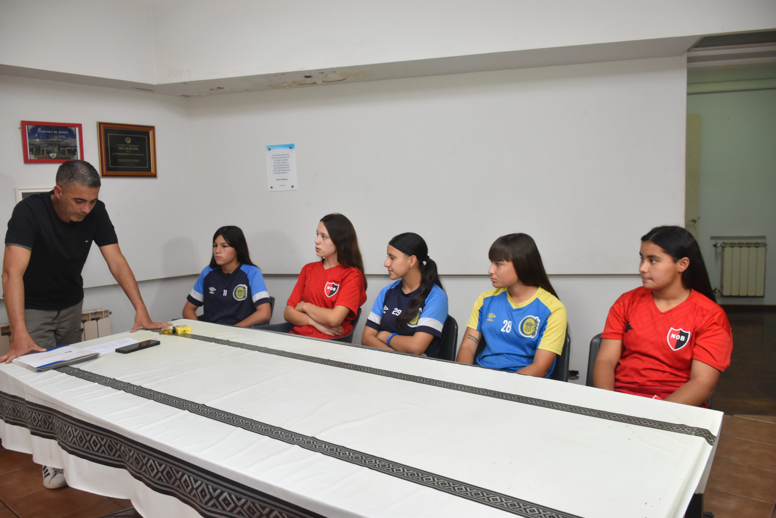 Fray Luis Beltrán reconoció a jugadoras del fútbol femenino