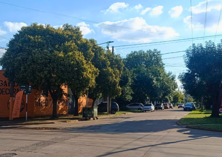 Grave siniestro vial en San Lorenzo: un joven motociclista fue internado en estado crítico