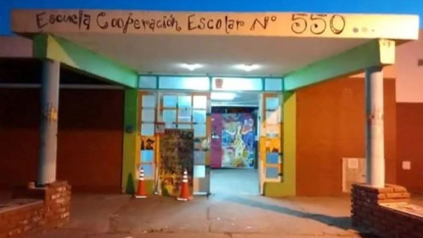 Alerta en escuela de Granadero Baigorria : un hombre se exhibió frente a tres alumnas de 8 años
