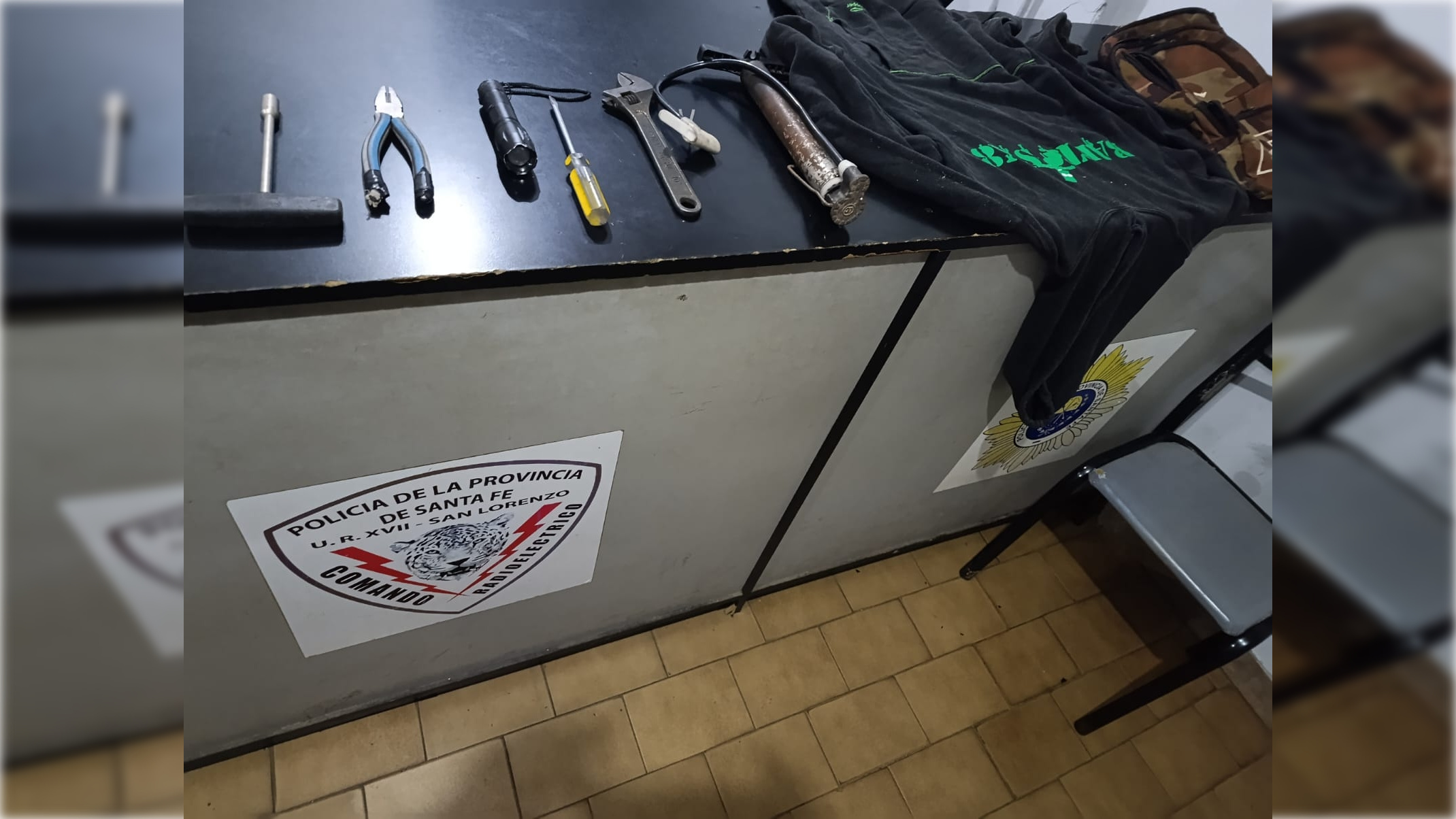 Intentó robar un auto en Puerto San Martín, dañó un vidrio y fue aprehendido tras una persecución