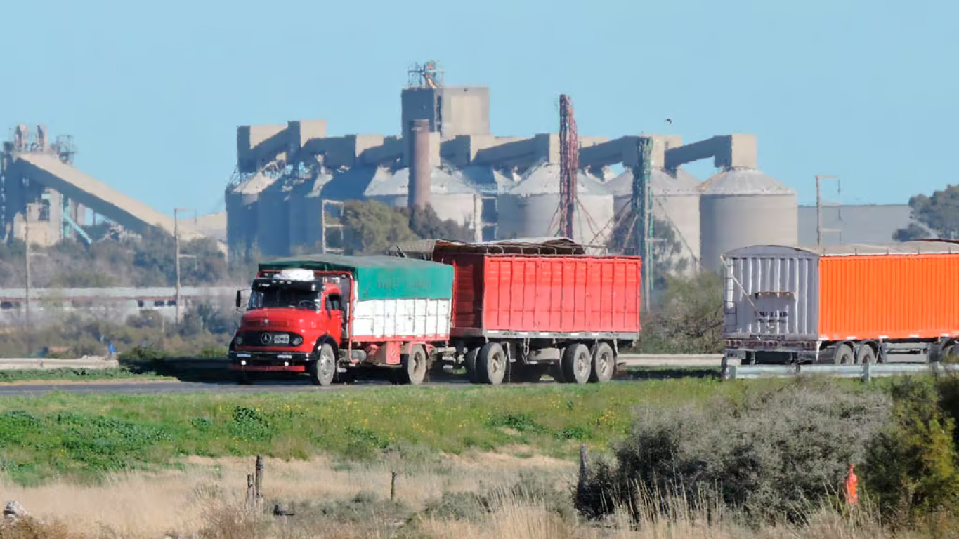 La CIARA criticó  el paro de transportistas: bloqueos en rutas y puertos por el fracaso en la negociación de tarifas.